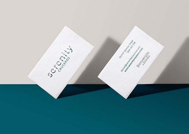 Diseño papelería y diseño logo tarjetas de contacto Serenity cruceros Koolbrand