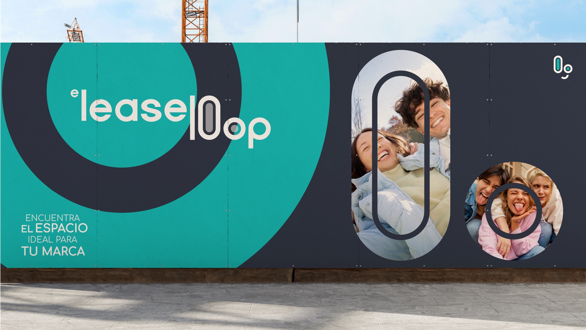 Mupi y mockup web de EleaseLoop
